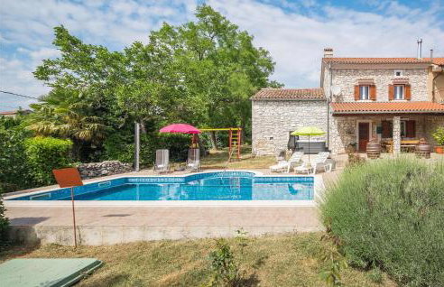 Amazing Home In Erzisce With Jacuzzi - Foto 8