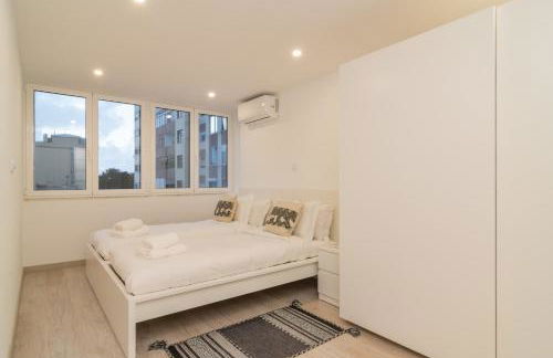 Stylish Apartment W/ River View by LovelyStay - Photo 4