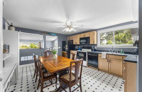 Keuka Wine Trail Vineyard View Farmhouse - Fire Pit & Game Room - Foto 5