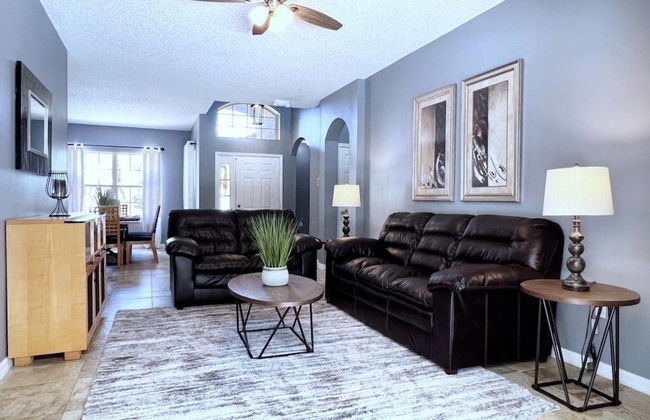 Lovely 4 Bed 3 Bath Pool Home With Spa-5330cvl 4 Bedroom Home by RedAwning - Foto 1