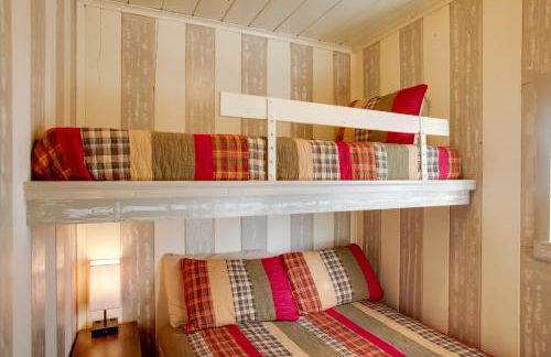 Charming Lakefront Cabin with Deck and Fire Pit! - Foto 17