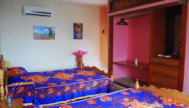 Villa in San Luis with garden and terrace - Photo 5