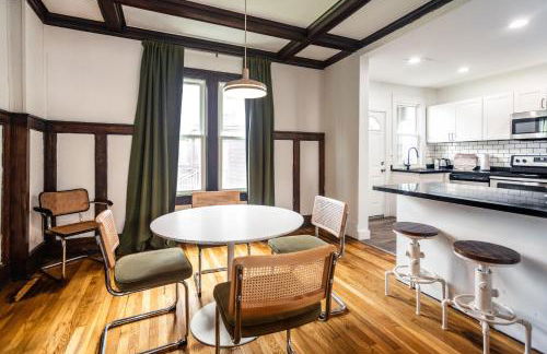 Luxe Mid-Century Styled Historic Townhouse #1 - Foto 22