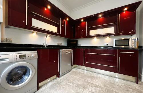 2 Shanklin Manor - Ground Floor apartment overlooking Park in Shanklin Old Village - Photo 12
