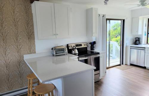 Waterfront Salt Pond House, water view and dock - Foto 11