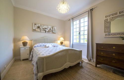 Spacious villa in Tourrettes-sur-Loup with Private Lake access Sleep 16 - Foto 24