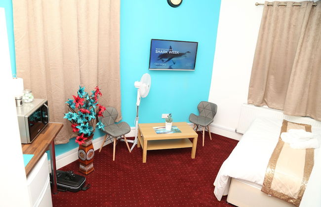 Birmingham Central Station Apartment - Photo 7