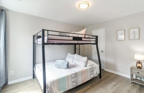 5-Bed Gem Close to Duluth Fun Sleeps 16 - Foto 12