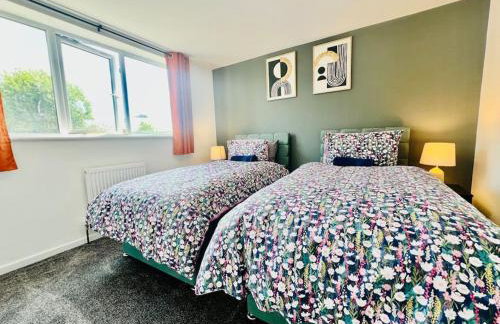 4 Bedroom House in the Heart of Basildon 2 mins to Town Center I Weekly or Monthly Stay Offer I Free Parking I Sleeps 7 - Foto 6