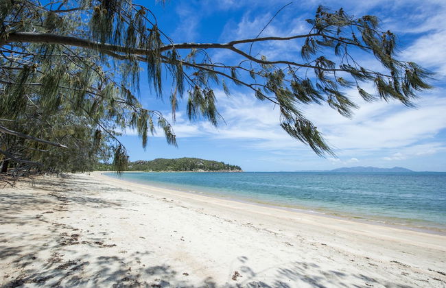 Azure on Geoffrey Bay - Photo 1