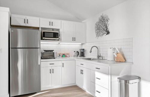 Distinguished Oceanfront Point Estate with Iconic Beach Mountain Vistas - Foto 71