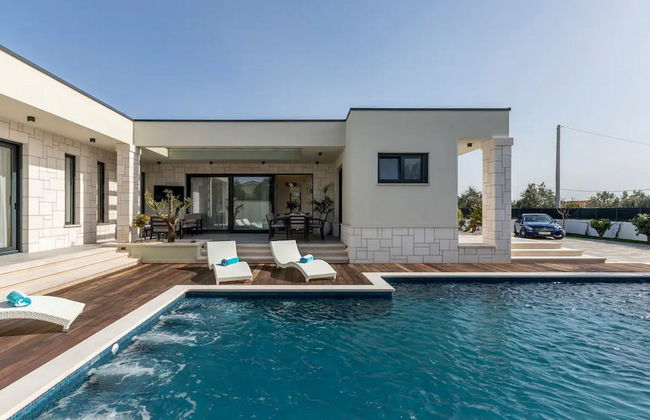 Sophisticated Oasis Residence Villa With Pool - Foto 27