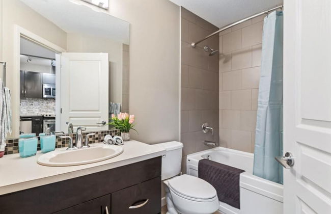 Modern DT Condo Balcony Parking Gym Hot Tub - Foto 17