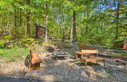 Peaceful New Market Cabin with Deck and Fire Pit! - Foto 30