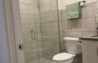 Jungle House Columbus Downtown Free Parking Sleeps 8 - Steps to Convention Center & Nationwide Arena - 2BR Short North Luxury Home - Over 5,800 Five Star Stays - Foto 8