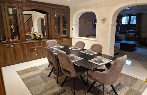 5 Bed 5 Bath Luxury Home Near Heathrow Free Parking - Foto 17