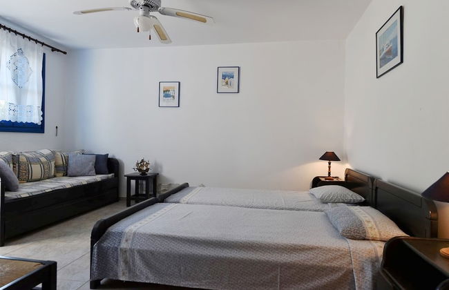 Sophia Villa Paros - Beachfront Villa at Lolantonis - Photo 7