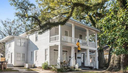 Old Dauphin Way Historic Home - Unit 2 - Photo 2