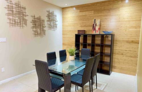 Luxury Condo with Pool and Jacuzzi - Photo 23