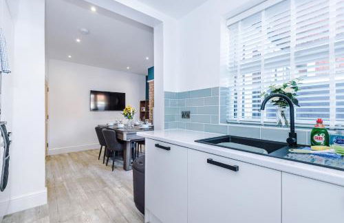 Serene & Contemporary Hoole House - Photo 16