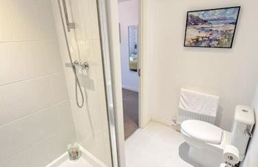 Luxury 3 Bedroom House With FREE Parking - Foto 26