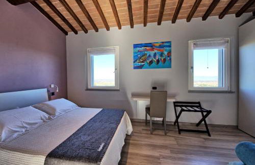 Villa Acquaviva with Panoramic, Private Pool and Gym - by PosarelliVillas - Foto 70