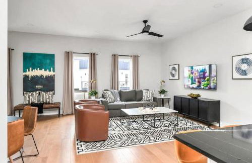 Side-by-Side Homes with Hot Tubs - Sleeps Over 20 Guests - Photo 3