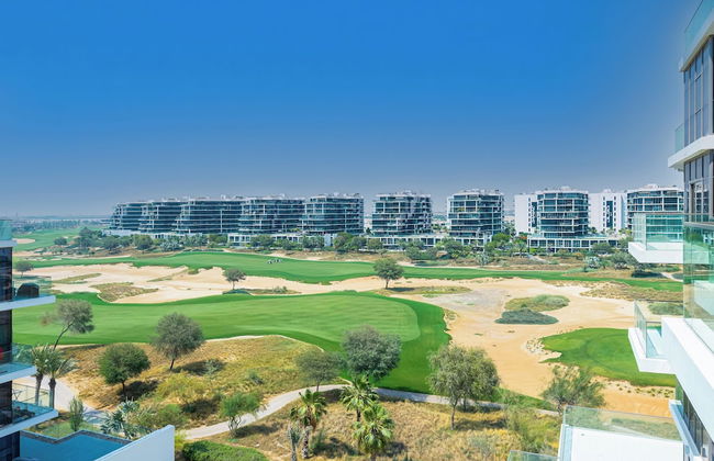 Luxury StayCation - Studio in Damac Hills with Balcony and Golf Views - Foto 34