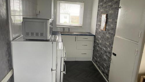 2-bed Seaside Retreat - Sleeps 5 & Parking - Foto 5, minibar