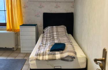 Geräumiges Apartment 90 m Zwei Schlafzimmer große Küche mit Essbereich Badewanne Waschmaschine Spülmaschine gesamte Unterkunft gehört Ihnen - Photo 10