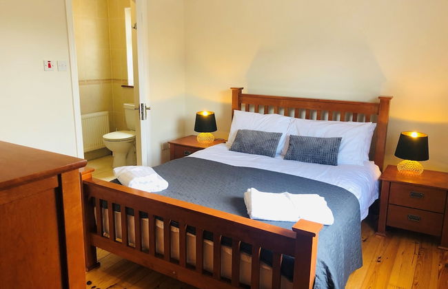 Modern Bright Detached Home Just a Short Stroll From Town - Foto 8