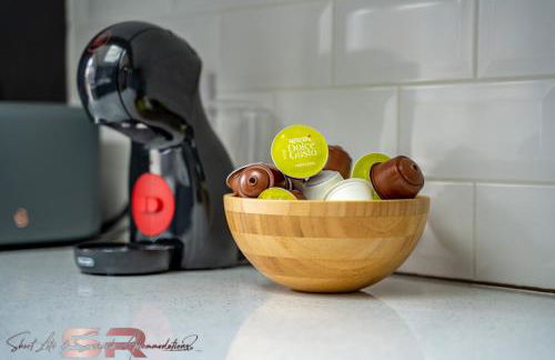 Comfortable 1-Bed House, Sleeps 4, Fast Wi-Fi with Private Garden and Free Parking - Foto 35