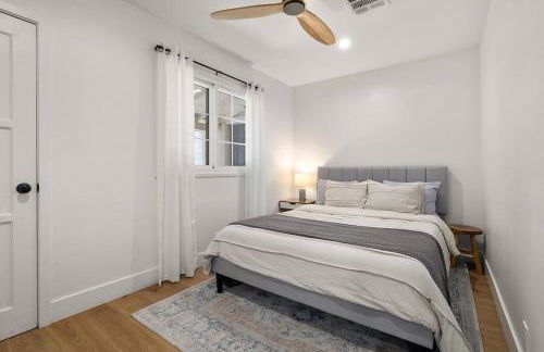 1970s Style Cozy Home with Fireplace Yard and Hot Tub - Foto 19