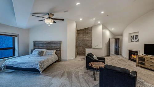 Cozy mountain home w riverfront patio - Foto 3