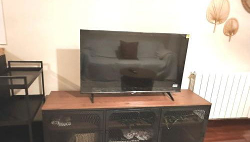 Reformado con Piscina y Jardín - Foto 4