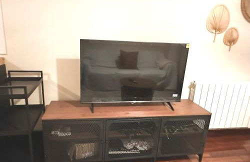 Reformado con Piscina y Jardín - Foto 4