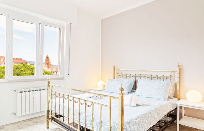 Chiavari Colorful Flat with Garage - Foto 3