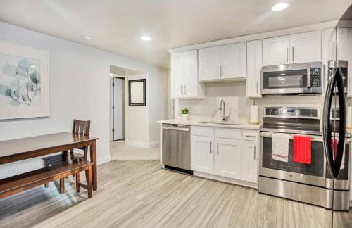 New Furnished 2Bd Apt! Great for Long Stays - Foto 9