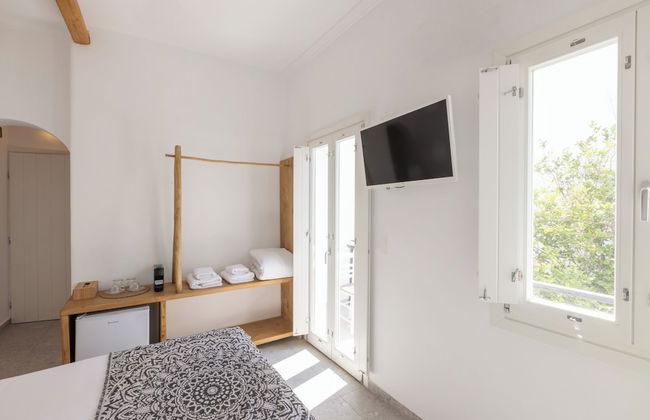 Parosquare Central Suites - Photo 25