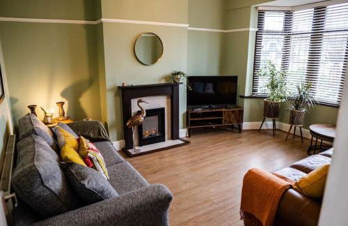 Spacious Family Home Minutes from the Beach - Foto 19