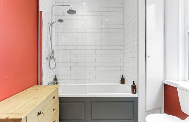 St Georges Apartment- North East Escapes - Photo 33