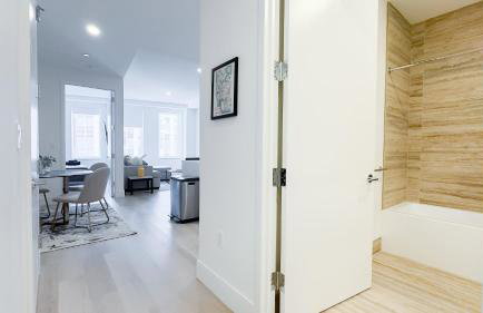 Stylish 3BR Luxury Retreat in the Heart of FiDi - Photo 18