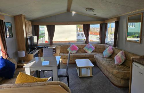Light and Airy 2 Bedroom Mobile Home - Foto 6
