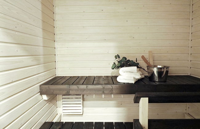 Modern 1BR Apt with Sauna, Balcony & Free Parking - Foto 16