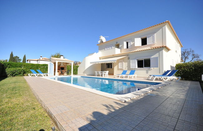 6 Bedrooms, Walking Distance to Amenities, Private Pool, Free AC and Wifi - Foto 26