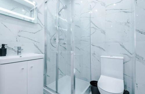 Heart of Didsbury Luxury 2 Bed Apartment by HASS HAUS - Photo 18