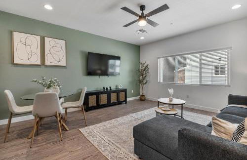 Stylish Phoenix Suite by Zenia Stays - Central & Cozy Escape - Foto 4