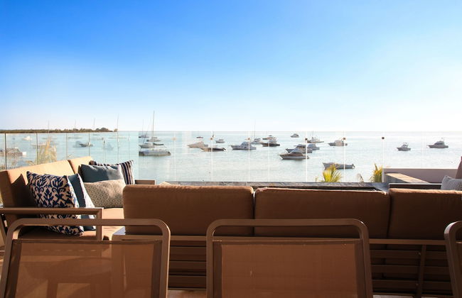 Latitude Luxury Seafront Apartments - Foto 39