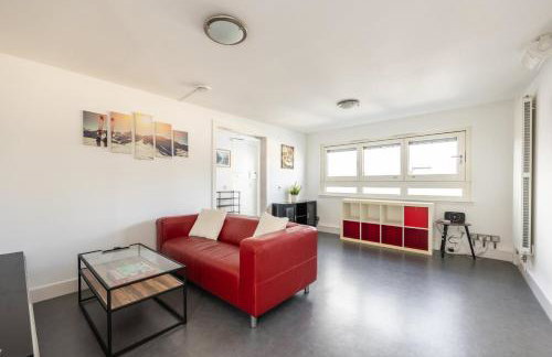 GuestReady - Modern home near Craigmillar area - Foto 5