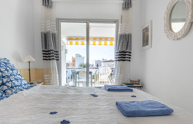 2 bedroom Apartment in Castelló d'Empúries - Photo 11